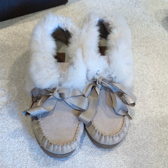Tory Burch Aberdeen Slipper. Split Suede / Rabbit Fur - Picture 8 of 8